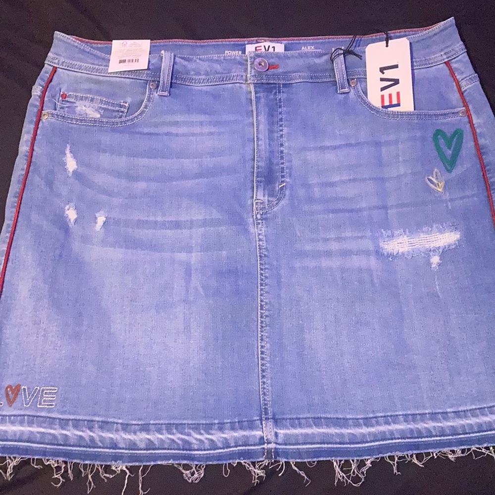 Ev1 sketchy heart skirt size 18